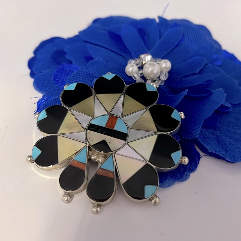 Zuni Native American Hancrafted Sunface Black and Turquoise Brooch/Pendant - Picture 3 of 4